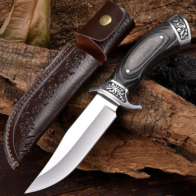 Coltello goffrato ad alta durezza (bellissimo fodero in pelle)