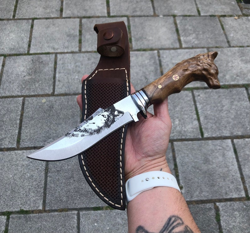 Coltello da campeggio con testa di lupo, coltello da caccia fatto a mano, regalo di anniversario/compleanno, coltello personalizzato