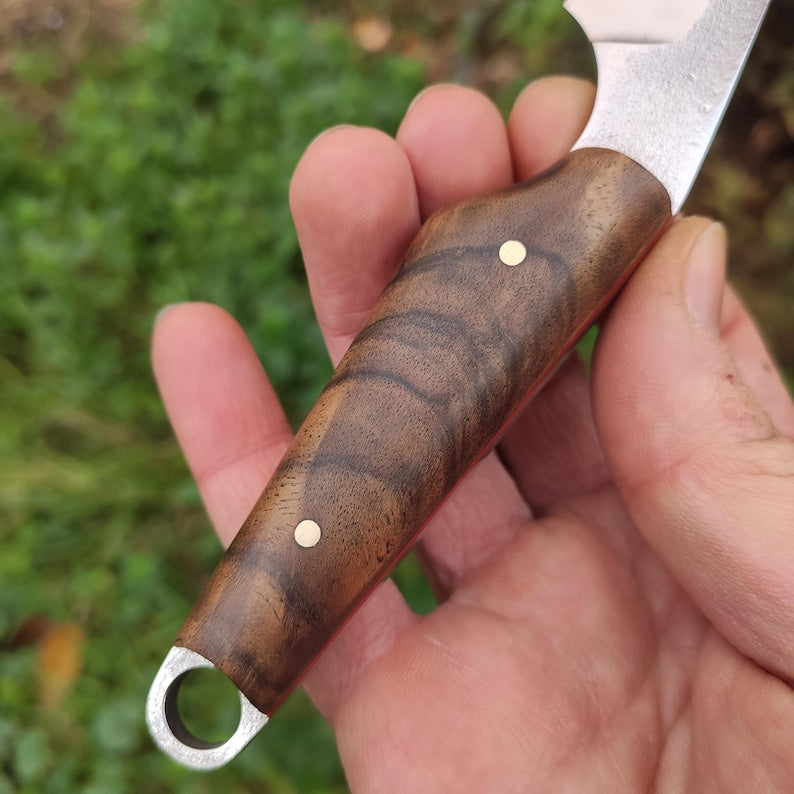 Coltello a lama fissa Wharncliffe EDC con fodero in pelle, realizzato in acciaio Sleipner e noce turco.