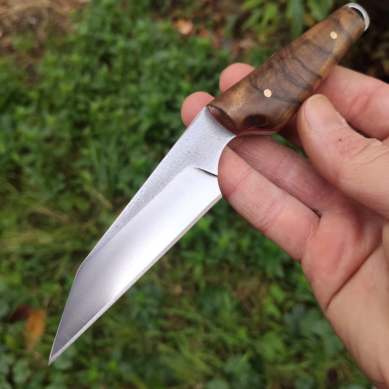 Coltello a lama fissa Wharncliffe EDC con fodero in pelle, realizzato in acciaio Sleipner e noce turco.