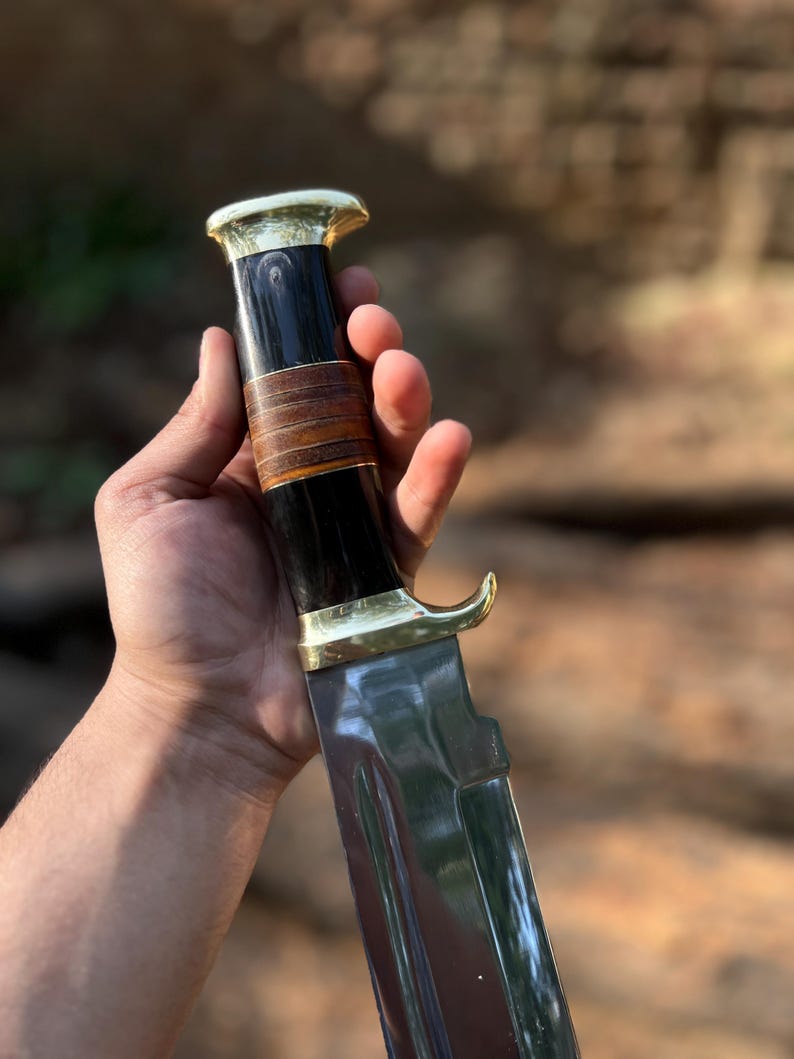 Coltello Bowie fatto a mano in acciaio D2 con fodero