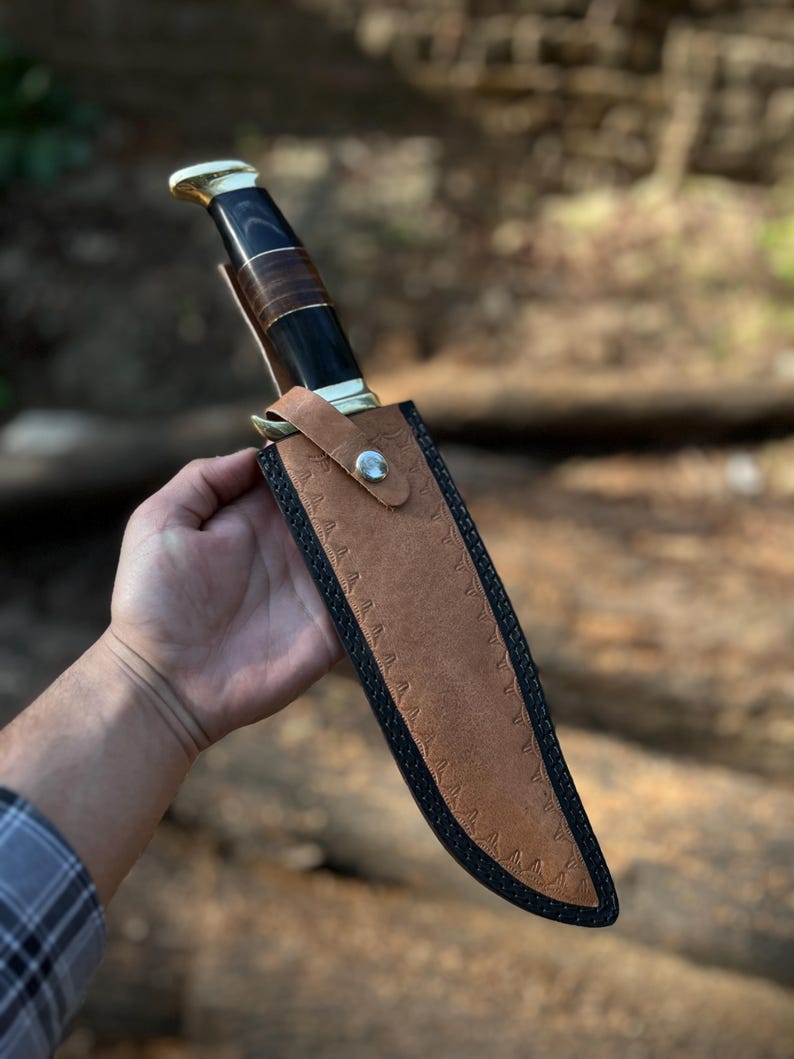 Coltello Bowie fatto a mano in acciaio D2 con fodero